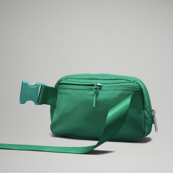 Lululemon Everywhere Belt Bag 1L- Emerald Ice - Picture 6 of 8